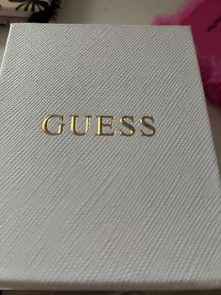 Pendientes Guess Dorados y Blancos