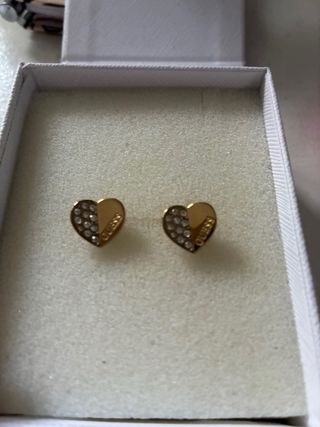 Pendientes Guess Dorados y Blancos