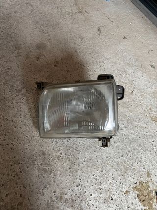 Faro Izquierdo Nissan Navara D22