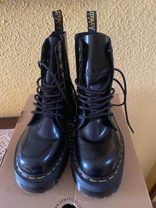 Stivali Dr. Martens in pelle verniciata nera