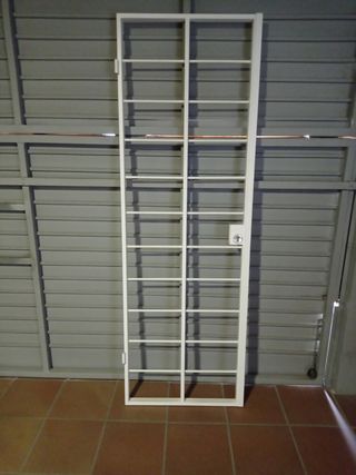 Puerta seguridad de hierro con barrotes
