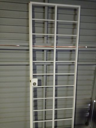 Puerta seguridad de hierro con barrotes