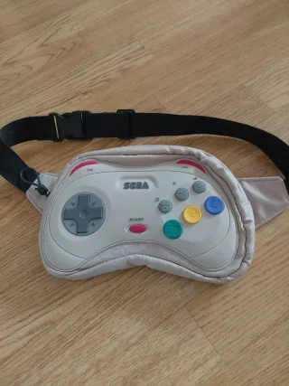 Riñonera Sega estilo mando de consola