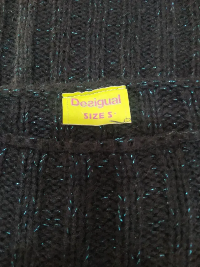 Jersey Desigual talla S negro con detalles