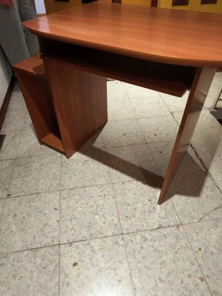Mesa de ordenador de madera