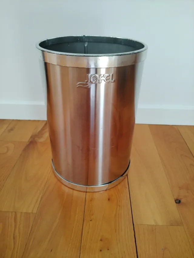 Papelera de acero inoxidable plateada