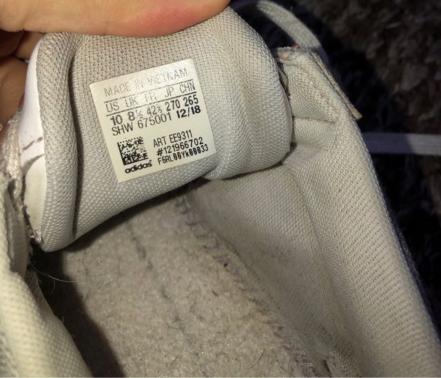 Zapatillas Adidas grises y blancas