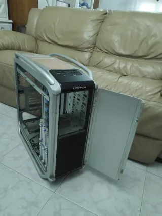 Torre Cooler Master Cosmos 1000