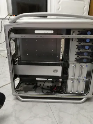 Torre Cooler Master Cosmos 1000