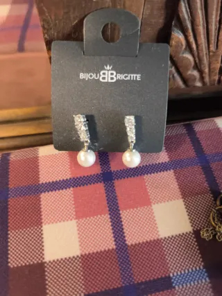 Pendientes perla y circonitas colgantes