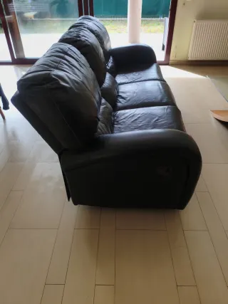 Divano in pelle nera