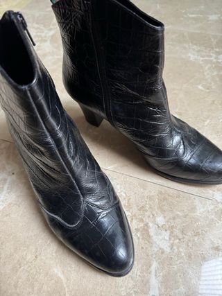 Botines negros efecto piel