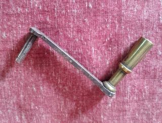 Antica chiave manovella in ferro e ottone orologio