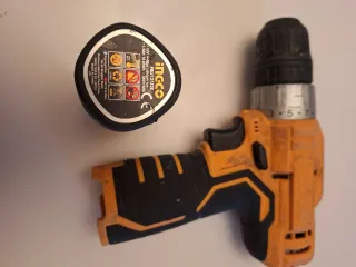 Taladro Inalámbrico INGCO 12V
Conn cargador y 2 bt