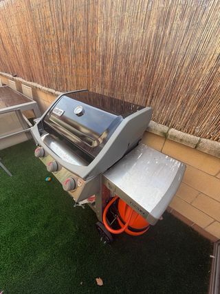 Barbecue semi-nuovo Weber a 3 fuochi