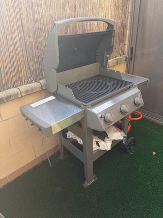 Barbecue semi-nuovo Weber a 3 fuochi