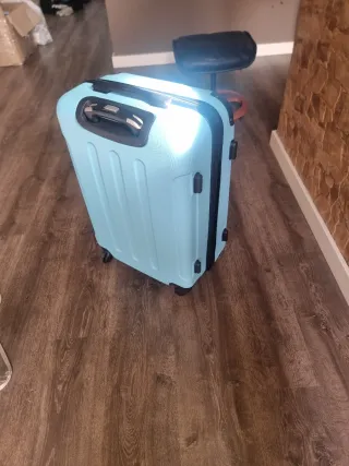 Maleta azul de viaje