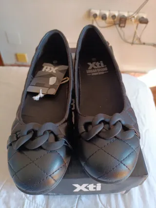 Zapatos planos Xti negros nuevos