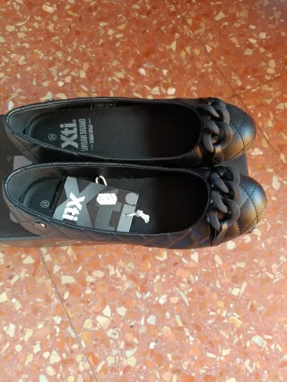Zapatos planos Xti negros nuevos