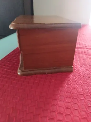 Joyero musical madera para restaurar.