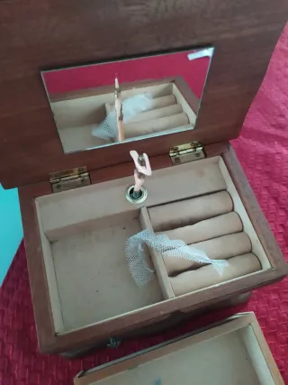 Joyero musical madera para restaurar.