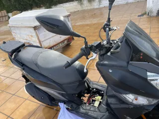 Motocicleta Sym Jet 14 4T 49cc no está gripada