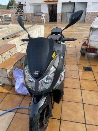 Motocicleta Sym Jet 14 4T 49cc no está gripada