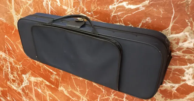 Violín Karl Höfner 4/4 con funda.