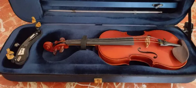 Violín Karl Höfner 4/4 con funda.
