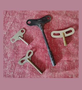 Lotto 4 chiavi antiche ferro e ottone