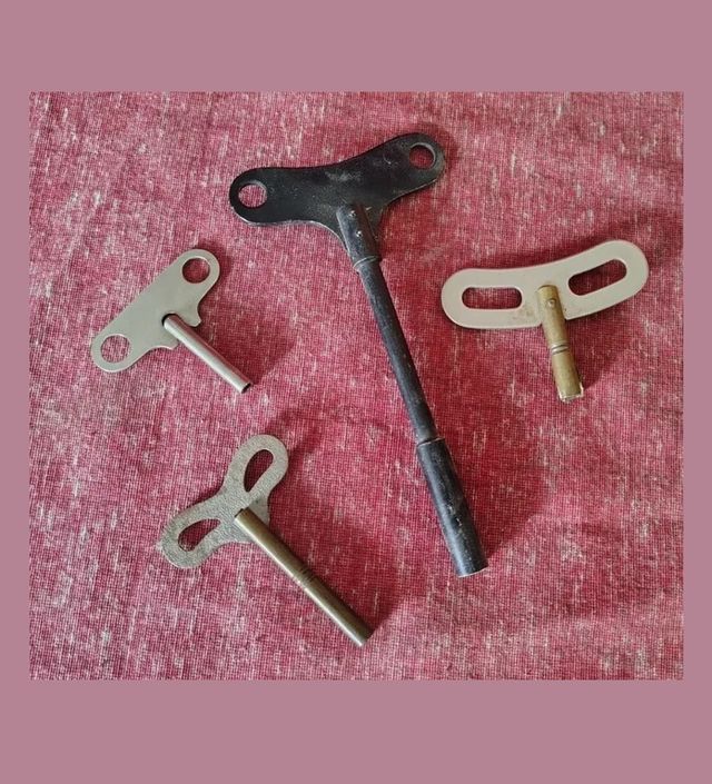 Lotto 4 chiavi antiche ferro e ottone