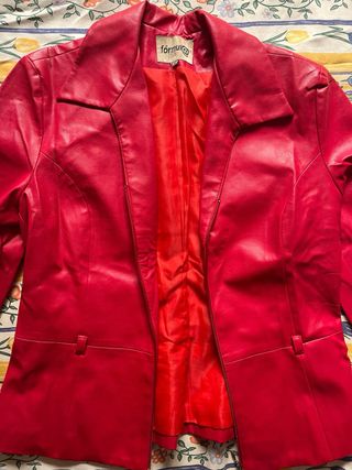 Chaqueta roja efecto cuero 