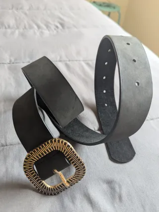 Cinturón negro hebilla dorada 160cm