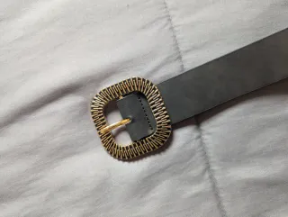 Cinturón negro hebilla dorada 160cm