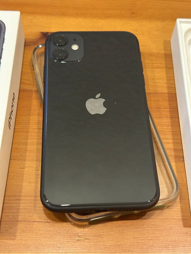 Custodia originale nera per iPhone 11 come nuova