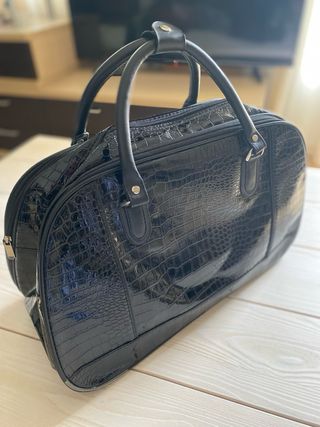Bolso de viaje negro efecto piel cocodrilo
