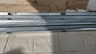 Montantes Pladur 45mm, 9 unidades de 2400mm