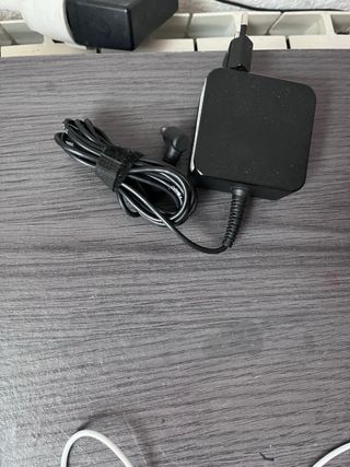 Ordenador portatil Lenovo  Gris