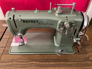 Máquina de coser Refrey Transforma 427