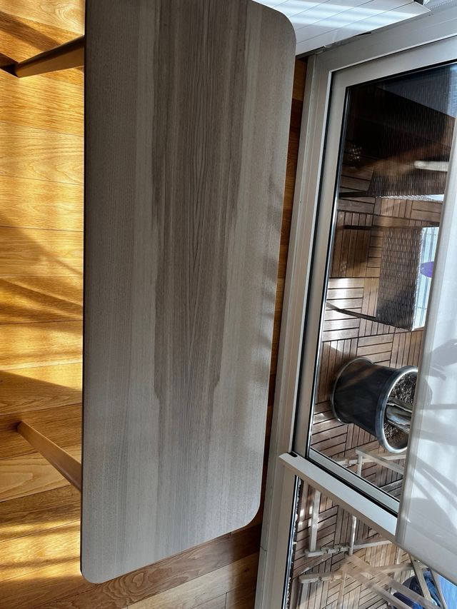 Escritorio madera Ikea, nuevo cuesta 170