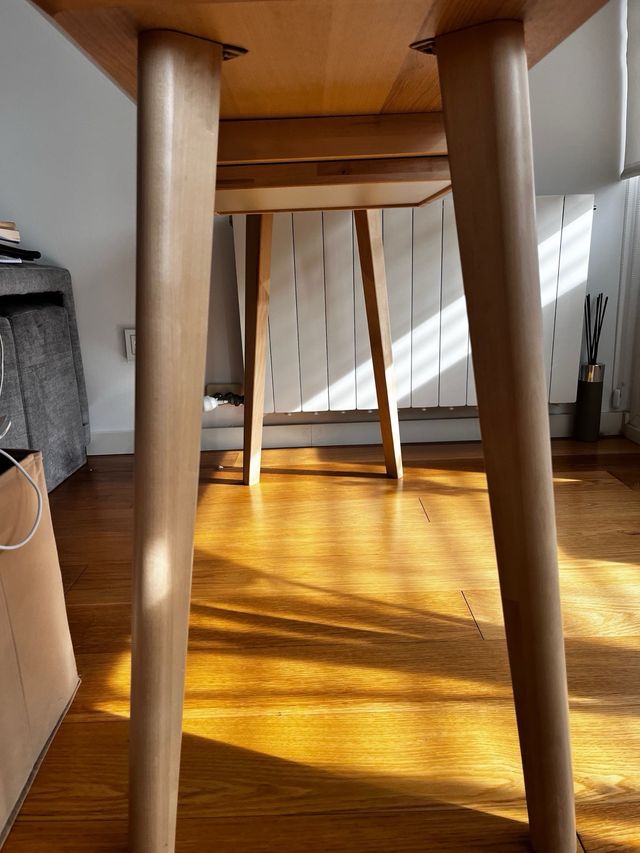 Escritorio madera Ikea, nuevo cuesta 170