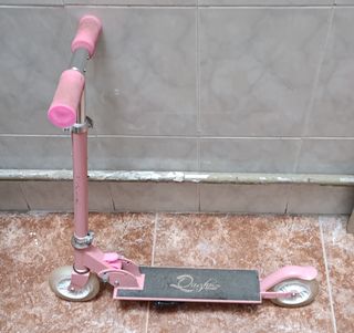 Patinete rosa con ruedas con luz