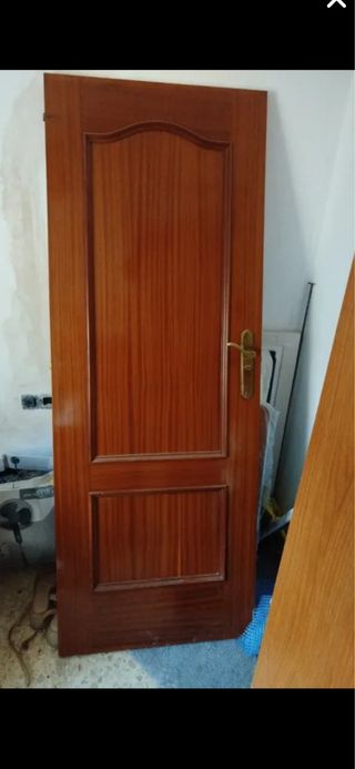 Puerta madera interior completa o se cambia
