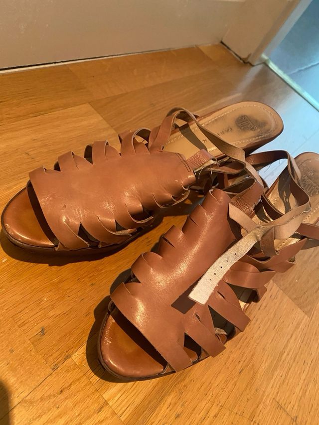 Sandalias de tacón de tiras