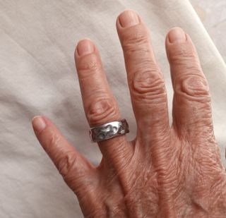 Anillo Acero Diseño Orgánico