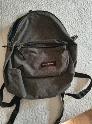 Mochila Eastpak gris