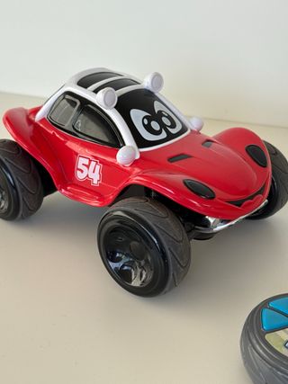 Coche de juguete teledirigido marca Chico.