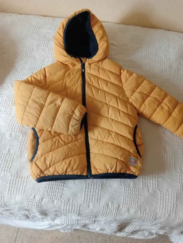 Abrigo UNIT Talla 7-8 años