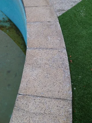 Piedra imposta antigua para piscina