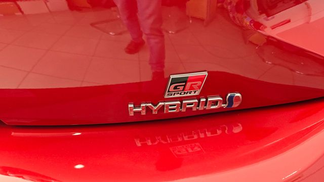 Toyota Corolla 2.0 180H GR-SPORT E-CVT